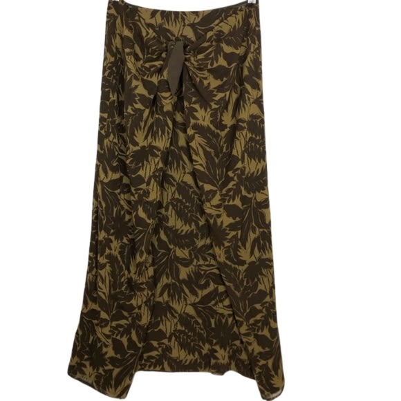 Banana Republic Dresses & Skirts - Banana Republic Tropical Print Silk Wrap Skirt